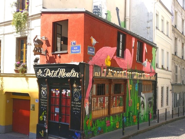 Monmartre-Cafe-5-Days-in-Paris-Itinerary